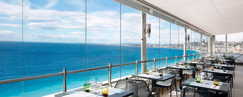 Restaurant with view on the sea