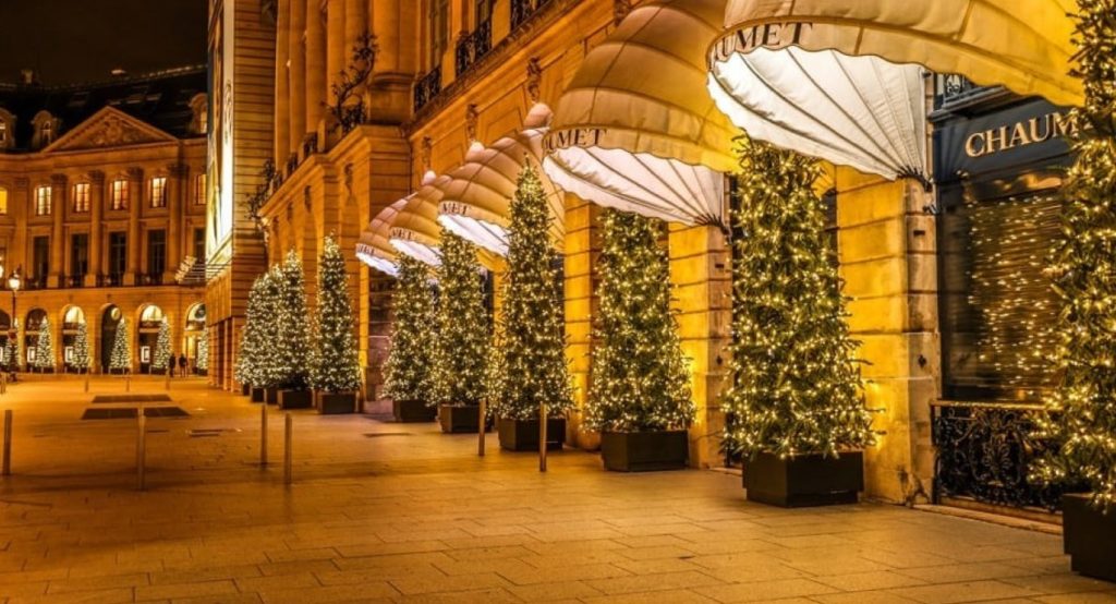 place-vendome-in-paris-with-shops