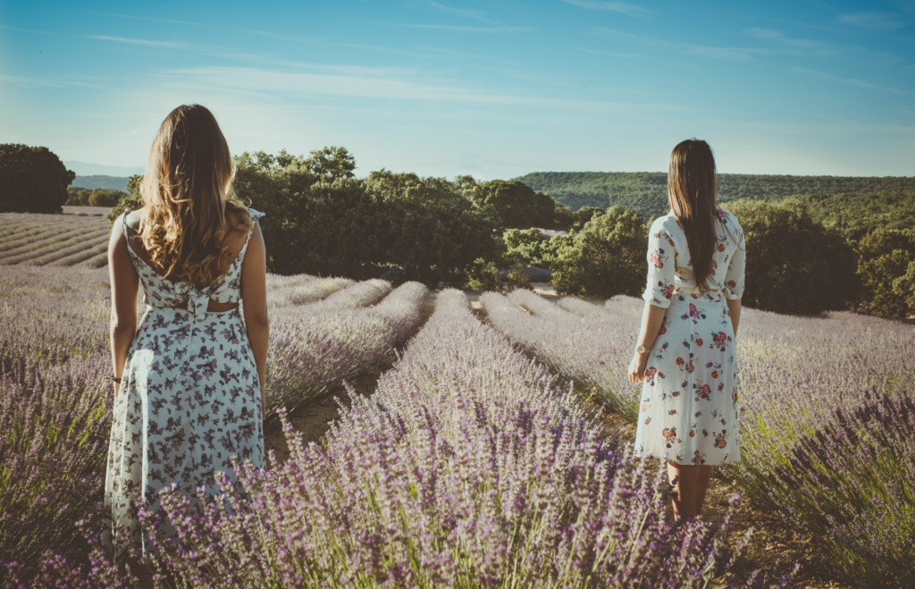 lavender-fields-with-girls